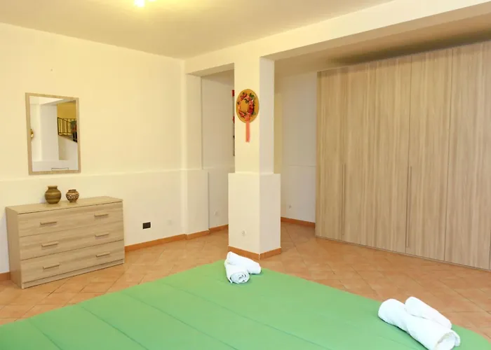 Helle Mediterrane Mit Veranda Und Garten By Interhome Hébergement de vacances