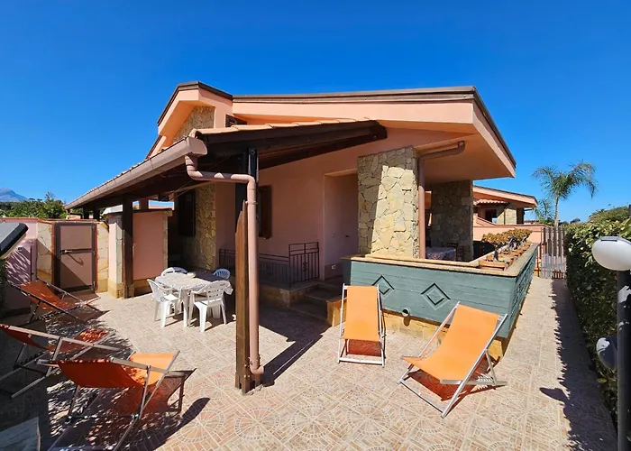 Hébergement de vacances Helle Mediterrane Mit Veranda Und Garten By Interhome *