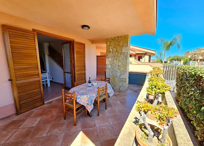 Nyaraló Helle Mediterrane Mit Veranda Und Garten By Interhome