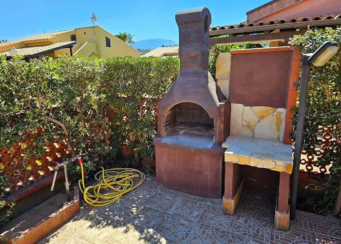 Helle Mediterrane Mit Veranda Und Garten By Interhome Prázdninový dům *