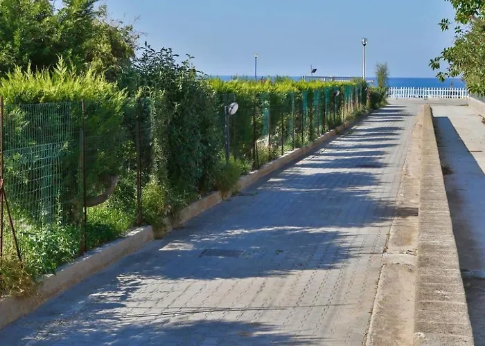 Helle Mediterrane Mit Veranda Und Garten By Interhome Prázdninový dům *
