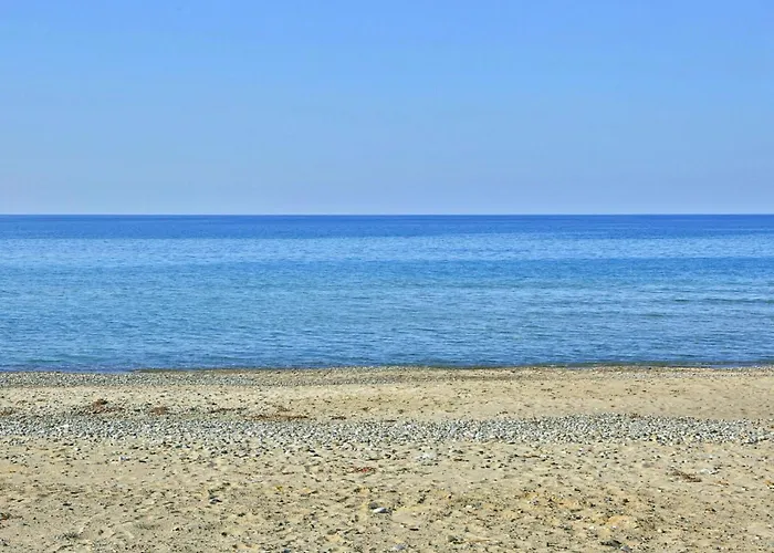 Helle Mediterrane Mit Veranda Und Garten By Interhome Prázdninový dům *